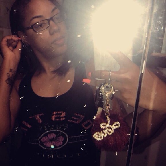 Meet your Posher, Akilah - Picture 1 of 1